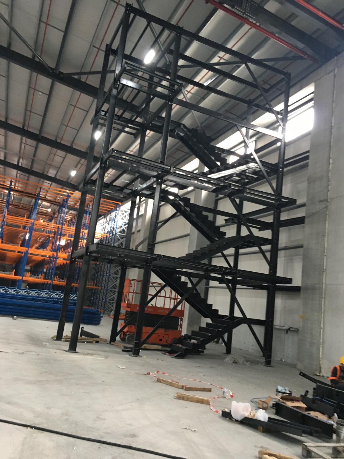 Çelik Konstrüksiyon Merdiven